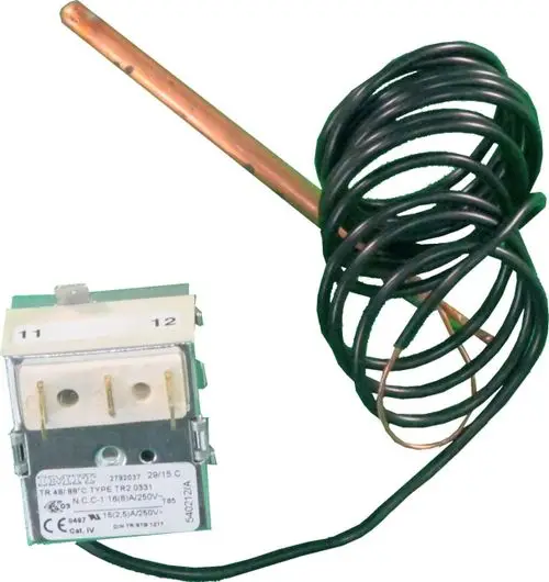 Kesseltemperaturregler mit einem Temperaturfühler aus Kupfer und einer elektrischen Steuerung, geeignet für Anwendungen in Heizsystemen von Wolf.
